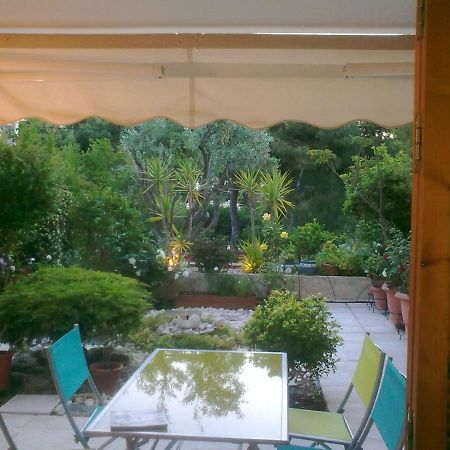 Comfortable Garden Apt Near Vouliagmeni Beach Αθήνα Εξωτερικό φωτογραφία