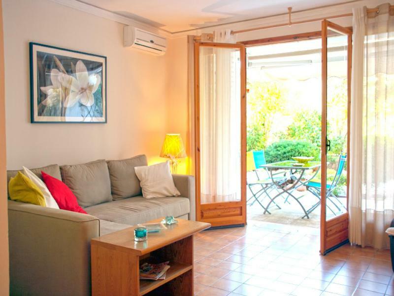 Comfortable Garden Apt Near Vouliagmeni Beach Αθήνα Εξωτερικό φωτογραφία