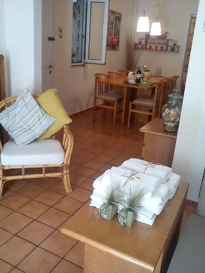 Comfortable Garden Apt Near Vouliagmeni Beach Αθήνα Εξωτερικό φωτογραφία